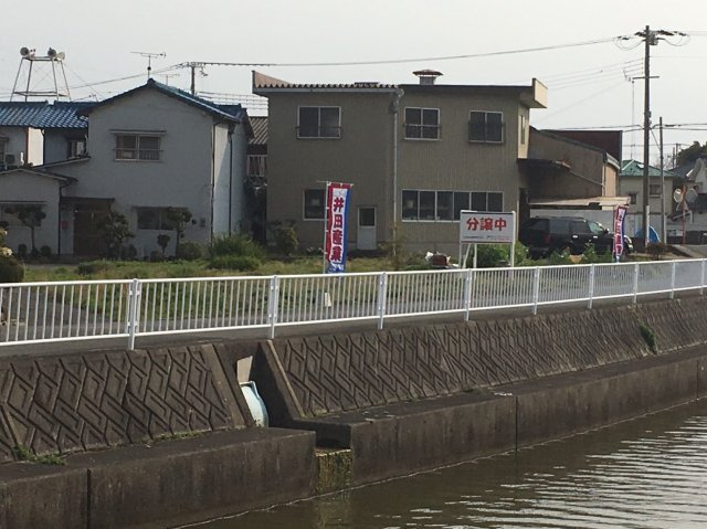 たつの市御津町東釜屋　売土地の前面道路含む現地写真|ゆったりとした川の景色に癒されます♪