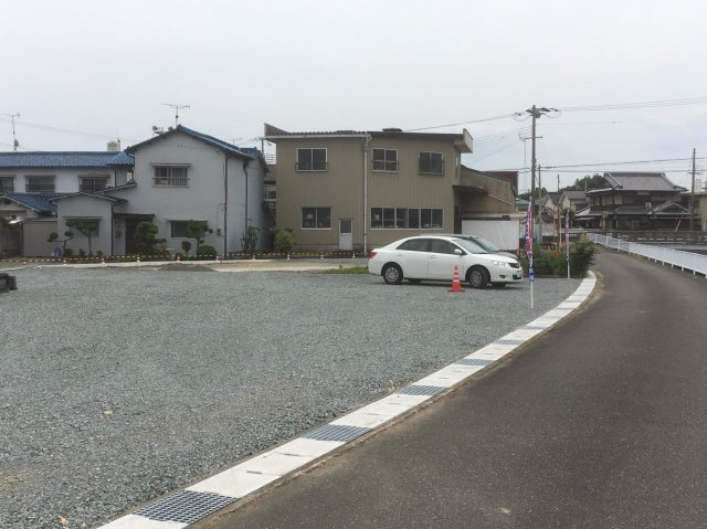 たつの市御津町東釜屋　売土地の前面道路含む現地写真|北西に公道があります。