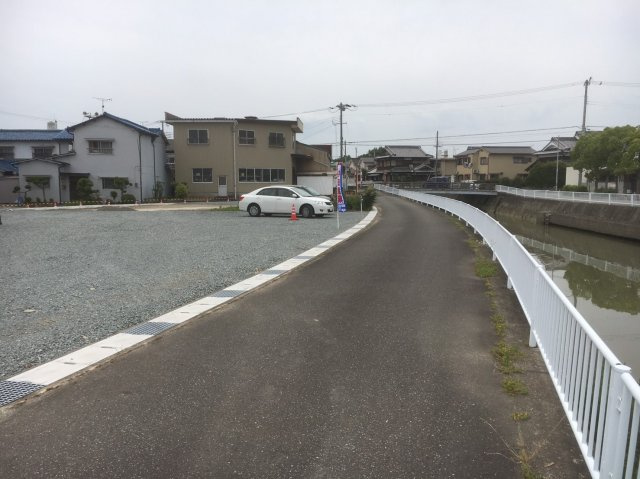 たつの市御津町東釜屋　売土地の前面道路含む現地写真|通勤にも便利な立地です♪
