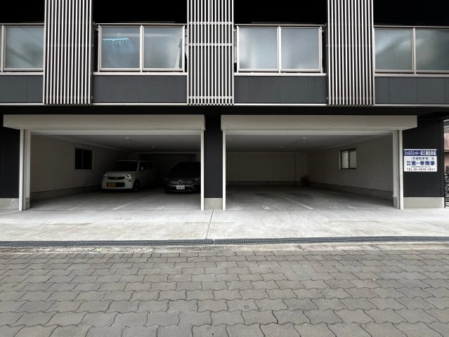 ジュネスシャトー深江橋の駐車場