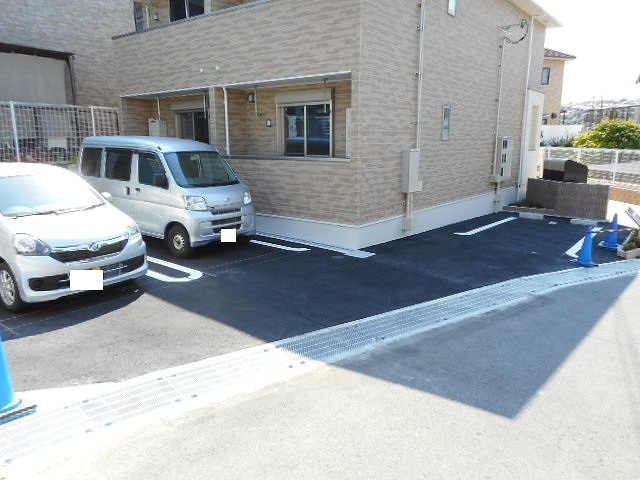 パレフルールの駐車場