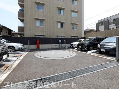 【駐車場】 | プレミアグランデ馬込 | 機械式3段駐車場です。ターンテーブルがあります