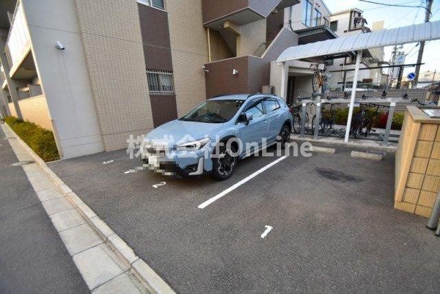 シャンテ高井田の駐車場