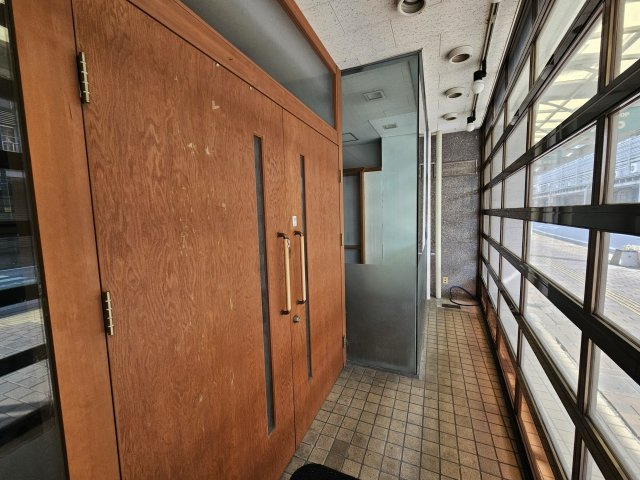 高嶋屋ビルのエントランス