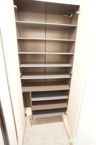 トリシア小山の収納