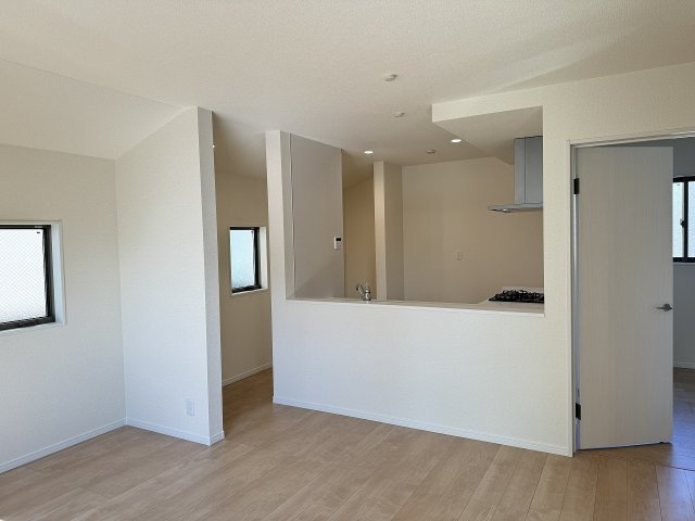 八王子市　本町　新築未入居戸建ての居間・リビング|～15.63帖の2階LDKで、家族団欒の時間をお過ごしいただけます～