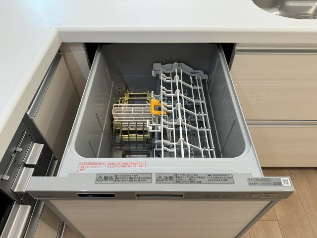 八王子市　本町　新築未入居戸建てのキッチン|～食洗機付き　ご飯を美味しく頂いた後の食器洗いはお任せ、家族でゆっくりとくつろげます～