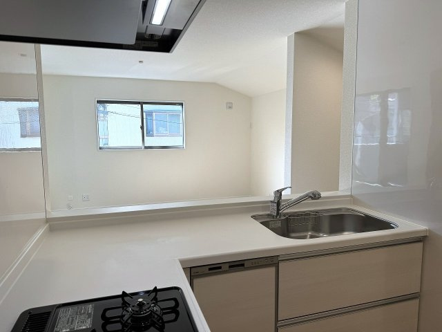 八王子市　本町　新築未入居戸建ての内装|～対面式キッチンで、リビングにいるご家族とのコミュニケーションもとりやすいです～