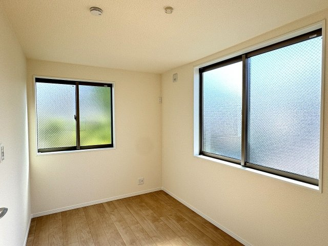八王子市　本町　新築未入居戸建ての寝室|～3階5.63帖の主寝室　2面採光で明るいお部屋です～