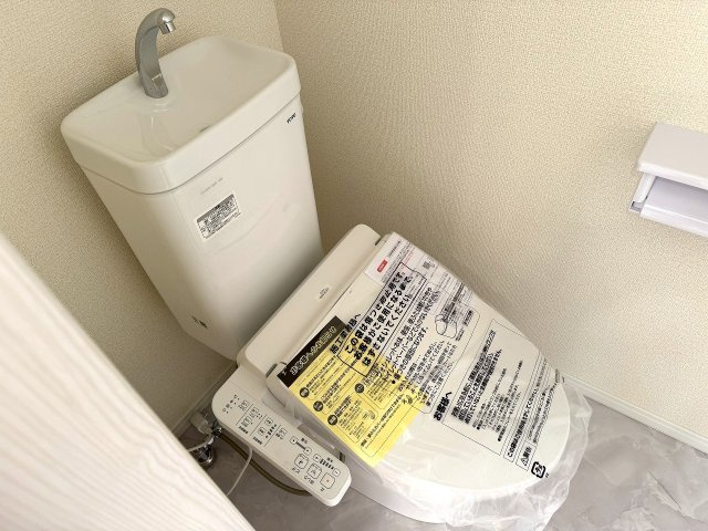 八王子市　本町　新築未入居戸建てのトイレ|～暖房温水洗浄機能付きトイレ　冬場は特に嬉しい機能ですね～