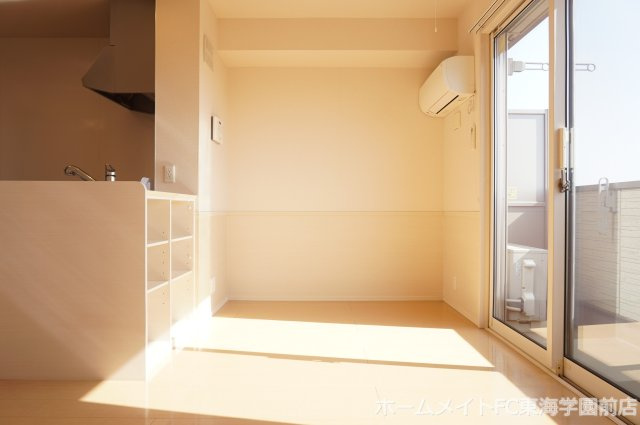 熊本市東区長嶺東５丁目のアパートの居間・リビング