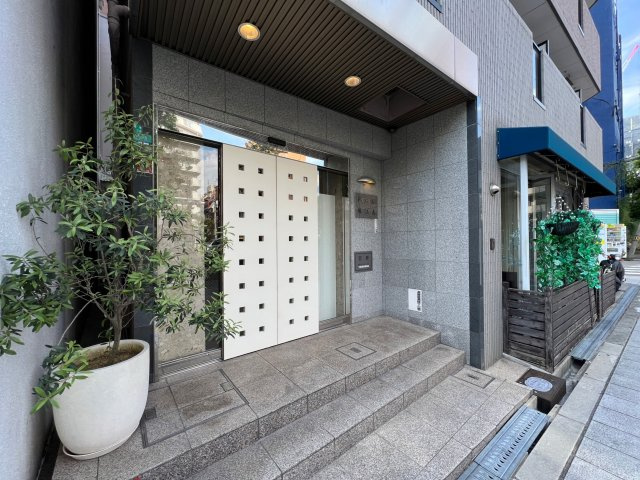 ドエル堀江南のエントランス