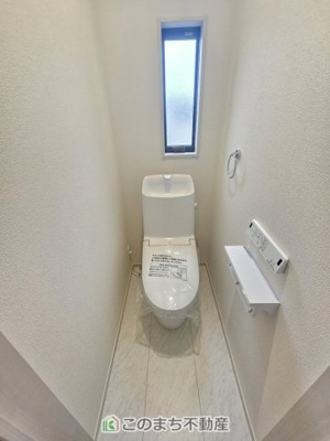 【トイレ】 | いろどりアイタウン那須塩原市埼玉23-P1 | 小窓から換気ができて清潔なトイレスペース☆