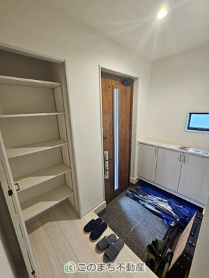 【玄関】 | いろどりアイタウン那須塩原市埼玉23-P1 | SICつきの広々とした玄関スペース♪たくさんの靴を収納できる下駄箱もございます。