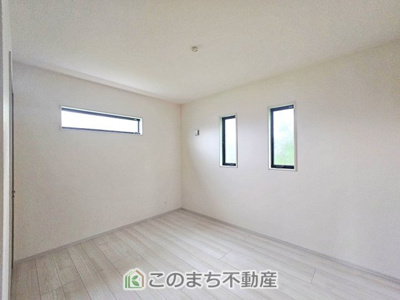 【洋室】 | いろどりアイタウン那須塩原市埼玉23-P1 | 居室のサッシにはペアガラスを採用しております。高い断熱性による省エネと結露対策に有効です。