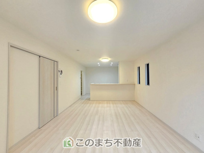 【居間・リビング】 | いろどりアイタウン那須塩原市埼玉23-P1 | 南向きのリビングは一日中太陽の光が射し込みます♪家族が集まる空間は、自然と笑顔が溢れます。