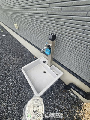 【設備】 | いろどりアイタウン那須塩原市埼玉23-P1 | 外水栓はアウトドアやガーデニング、車のお手入れにも活躍します。
