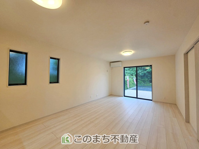 【居間・リビング】 | いろどりアイタウン那須塩原市埼玉23-P1 | ＬＤＫは家族団欒スペースとしては十分な広さです！
大きいダイニングテーブル、カウチ付きソファ、大型ＴＶも気兼ねなく配置可能！！