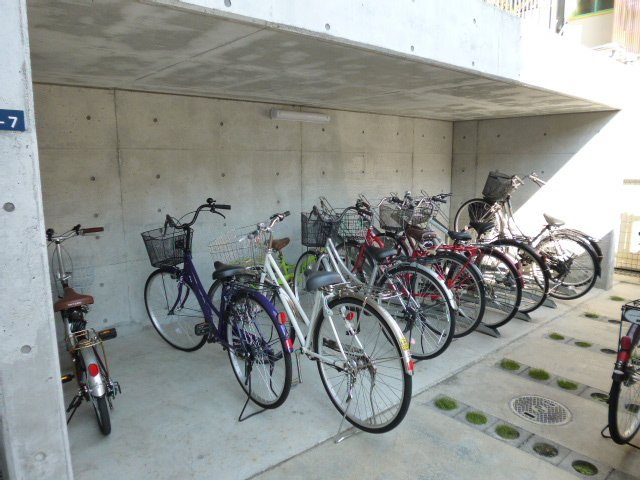 倉敷市川西町の賃貸マンションのその他共用部分|自転車置き場