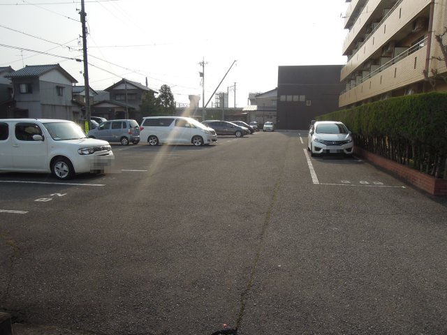 アペックス開発(投資)の駐車場