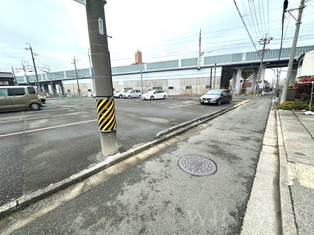 ミューズイン花中 Aの駐車場