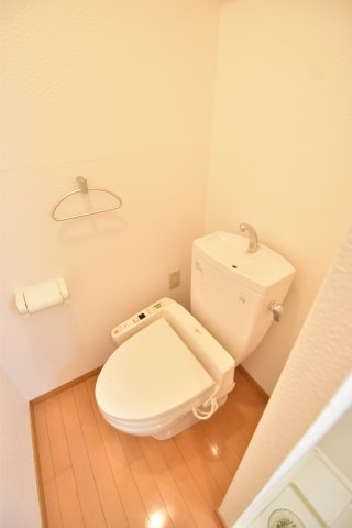 大阪市都島区東野田町１丁目の賃貸マンションのトイレ