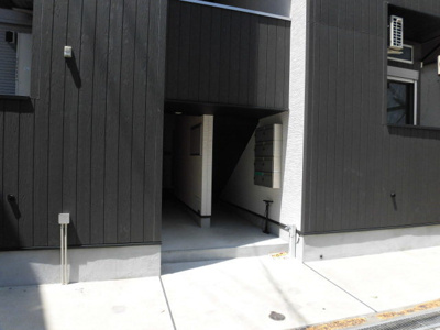 【エントランス】 | ドメーヌ上新庄 | 外観とマッチしたエントランスです