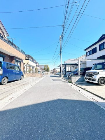 【前面道路含む現地写真】 | 鴻巣市箕田　中古戸建