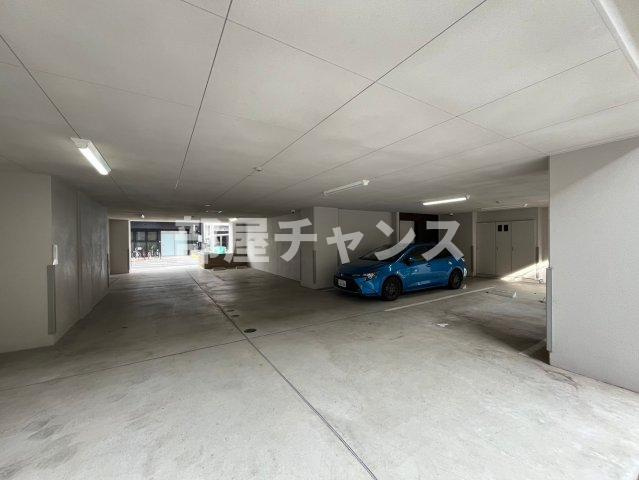 LaDouceur今池南の駐車場