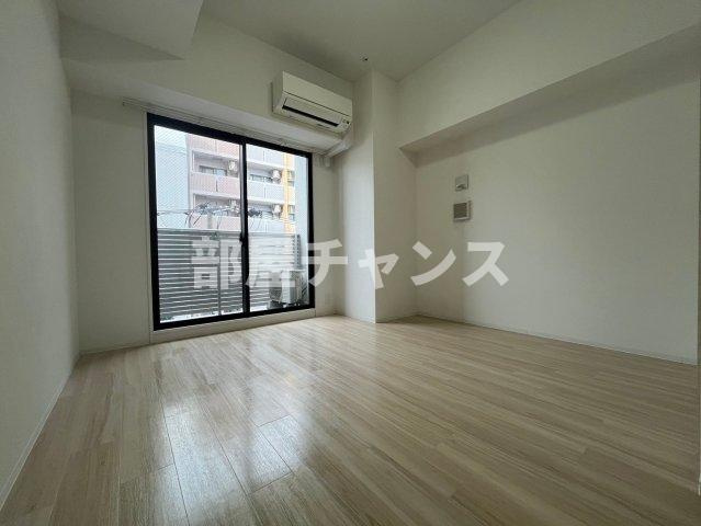 LaDouceur今池南の居間・リビング|使い勝手のいい寝室です