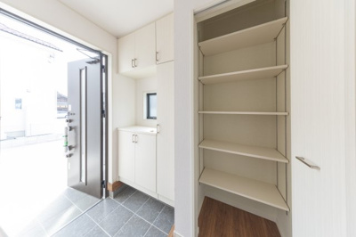 【玄関】 | 津市芸濃町椋本《8号棟》