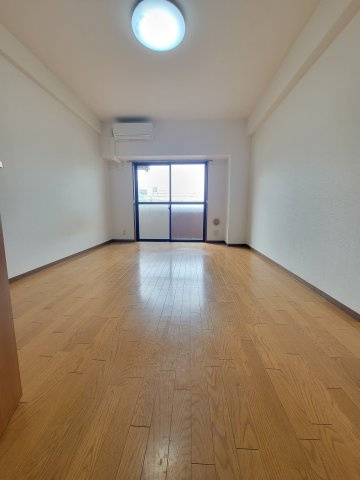 CBヒルズの居間・リビング