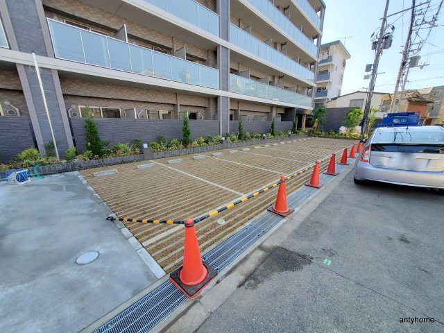 ファーストフィオーレ塚本リベルテ  仲介手数料無料の駐車場