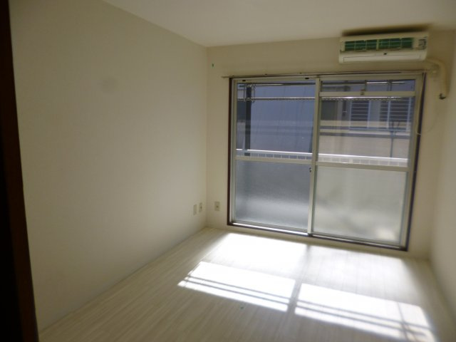 プラザ西調布の洋室