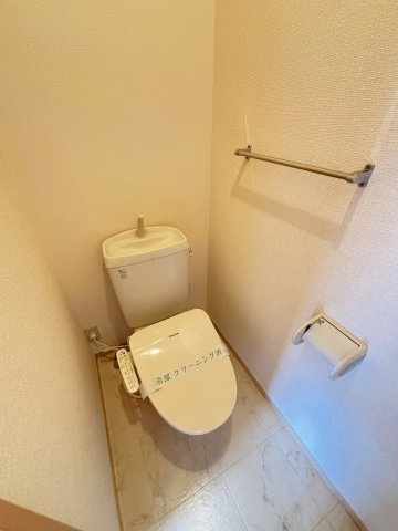 ☆温水洗浄・暖房便座付きトイレです☆