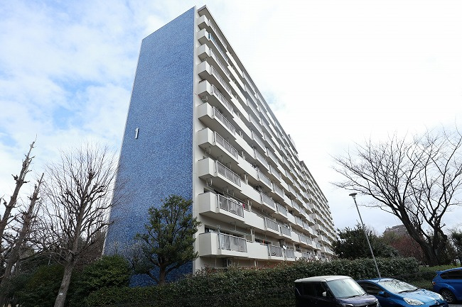 昭島つつじが丘ハイツ1号棟の外観