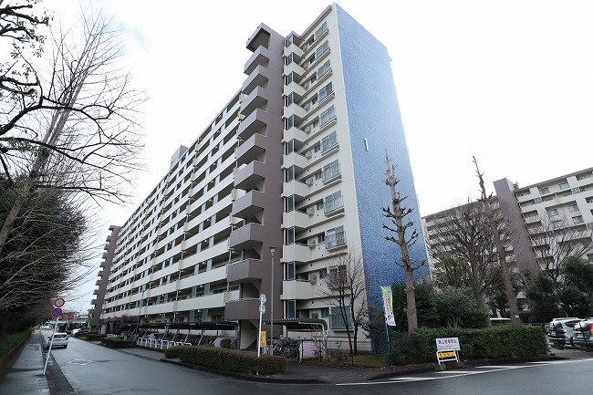 昭島つつじが丘ハイツ1号棟の外観