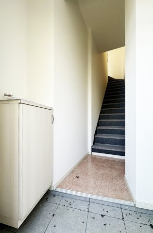 スモールメゾン斎田の玄関