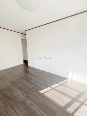 【居間・リビング】 | メゾン・ド・トルティ | 日当たり良好なリビング♦