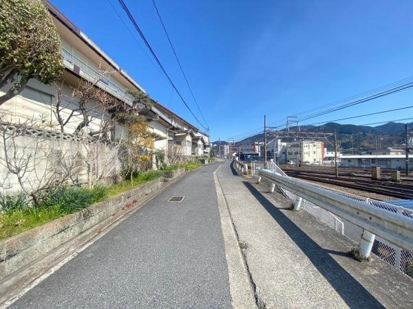橋本市古佐田３丁目　土地の前面道路含む現地写真