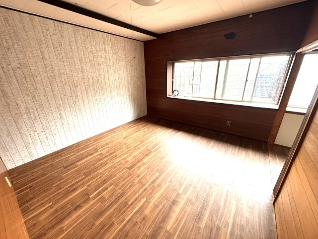 南若園戸建の洋室
