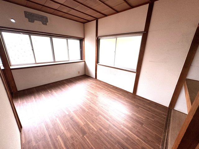 南若園戸建の洋室