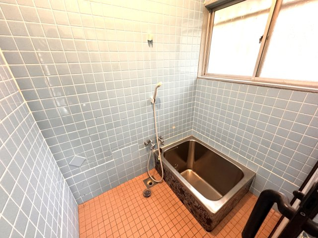 南若園戸建の浴室