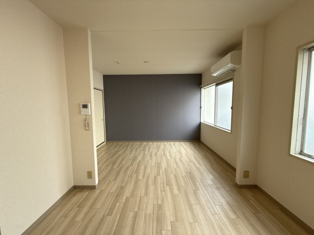 ヒルズ青山の居間・リビング