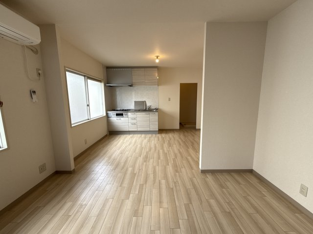 ヒルズ青山の居間・リビング