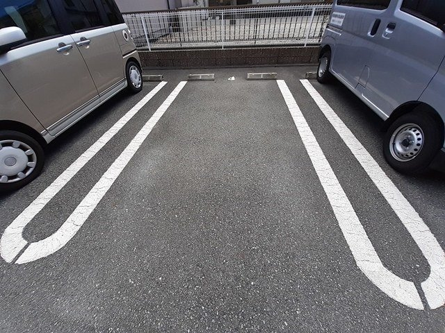 プリムローズガーデンの駐車場