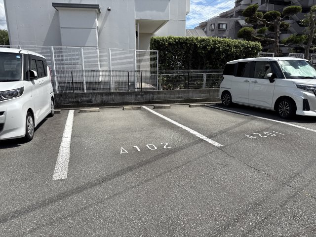 シャーメゾン今宿Aの駐車場