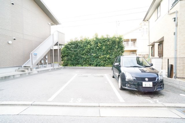 ミリカルブラⅡの駐車場|参考、同建物・反転間取りの号室