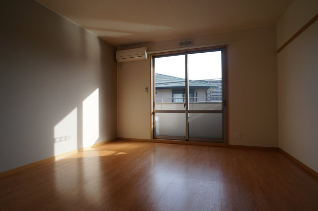 ミリカルブラⅡの居間・リビング|参考、同建物・反転間取りの号室