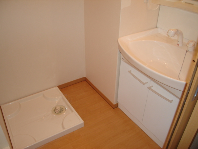 ミリカルブラⅡの洗面所|参考、同建物・反転間取りの号室